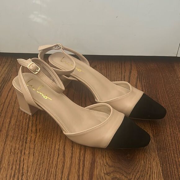 Lulus Lelaya Black and Light Nude Ankle Strap Pointed Toe Pumps Size 9 NWOB - Picture 1 of 6